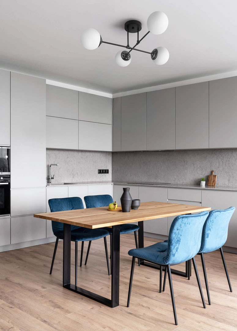 Černé stropní svítidlo, asymetrický tvar, kovové trubice, bílé koule - FINO - Lampit obrázek 2