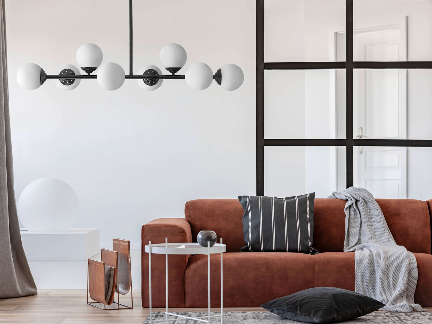 Černé závěsné světlo na trubici s bílými skleněnými stínidly - FINO - Lampit obrázek 2