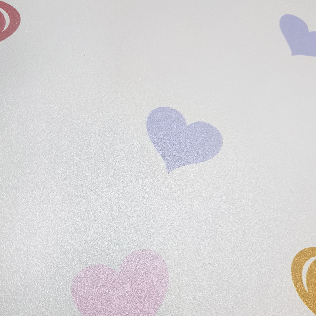 Bílá tapeta pro dívky se srdíčky, srdce růžová, béžová, fialová - Dekoori obrázek 4