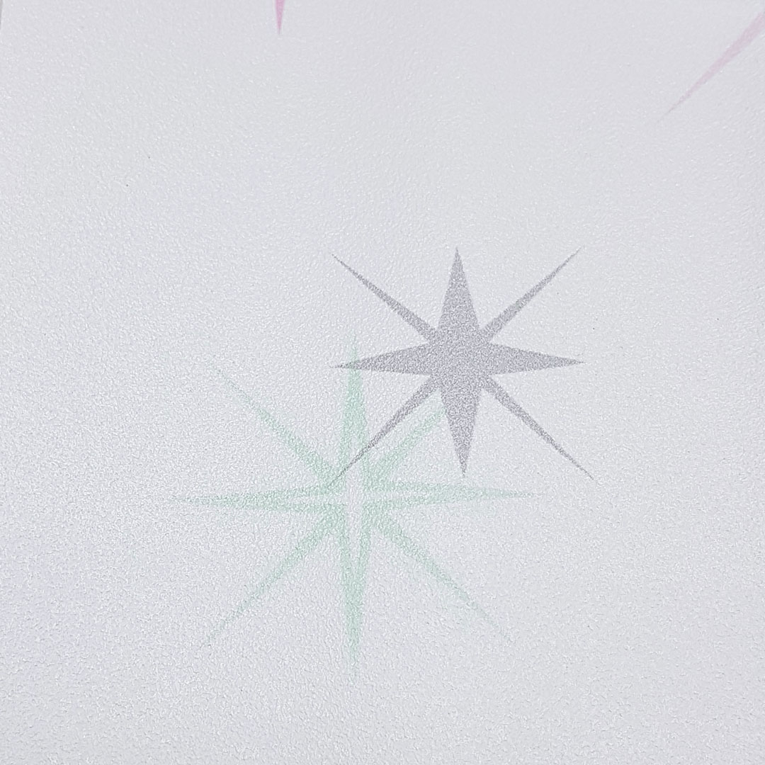 Tapeta bílo-mátovo-růžovo-šedá s míhajícími se hvězdami - Dekoori obrázek 4