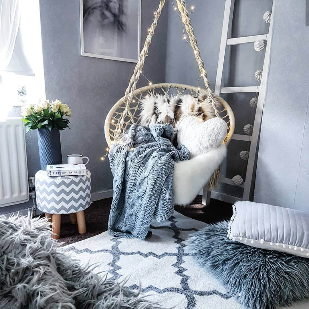 Bílo-šedý pouf se vzorem cik-cak malá stolička styl skandinávský, loftový - Lily Pouf obrázek 2