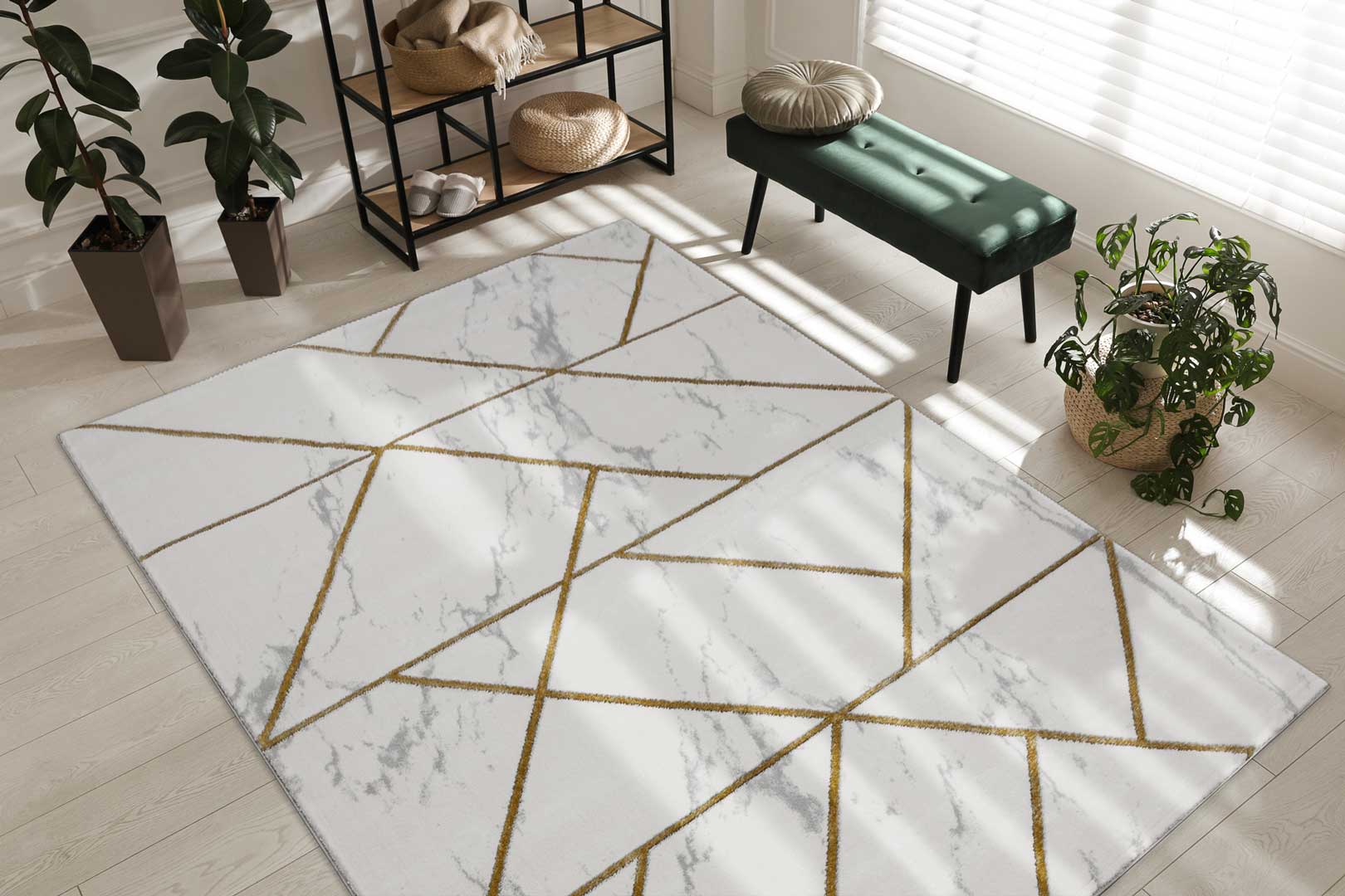 Elegantní koberec se zlatým geometrickým vzorem a mramorovým motivem do obývacího pokoje - Dywany Łuszczów obrázek 4