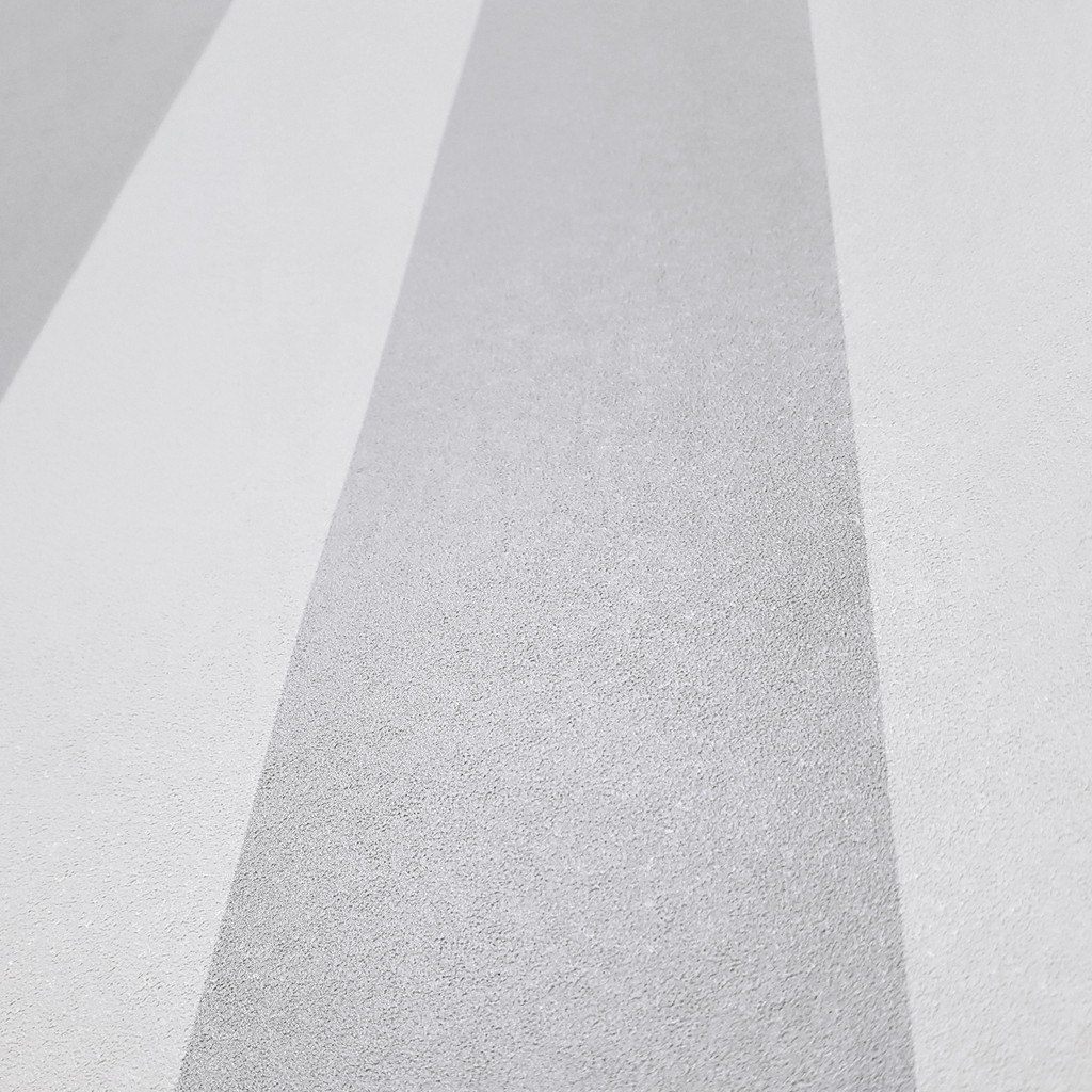 Tapeta se svislými šedými a bílými pruhy - Dekoori obrázek 3