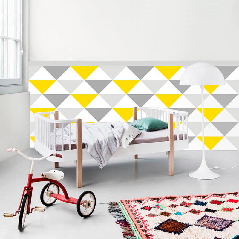 Tapeta s bílými, šedými a žlutými trojúhelníky 33 cm - Dekoori obrázek 2