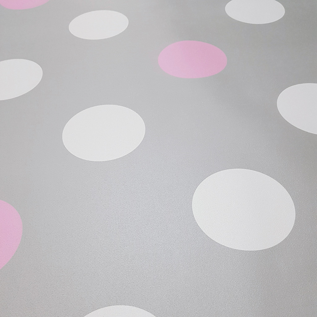 Tapeta s velkými šedými, bílými a růžovými PUNTĺKY, KRUHY velikosti 15 cm - Dekoori obrázek 3