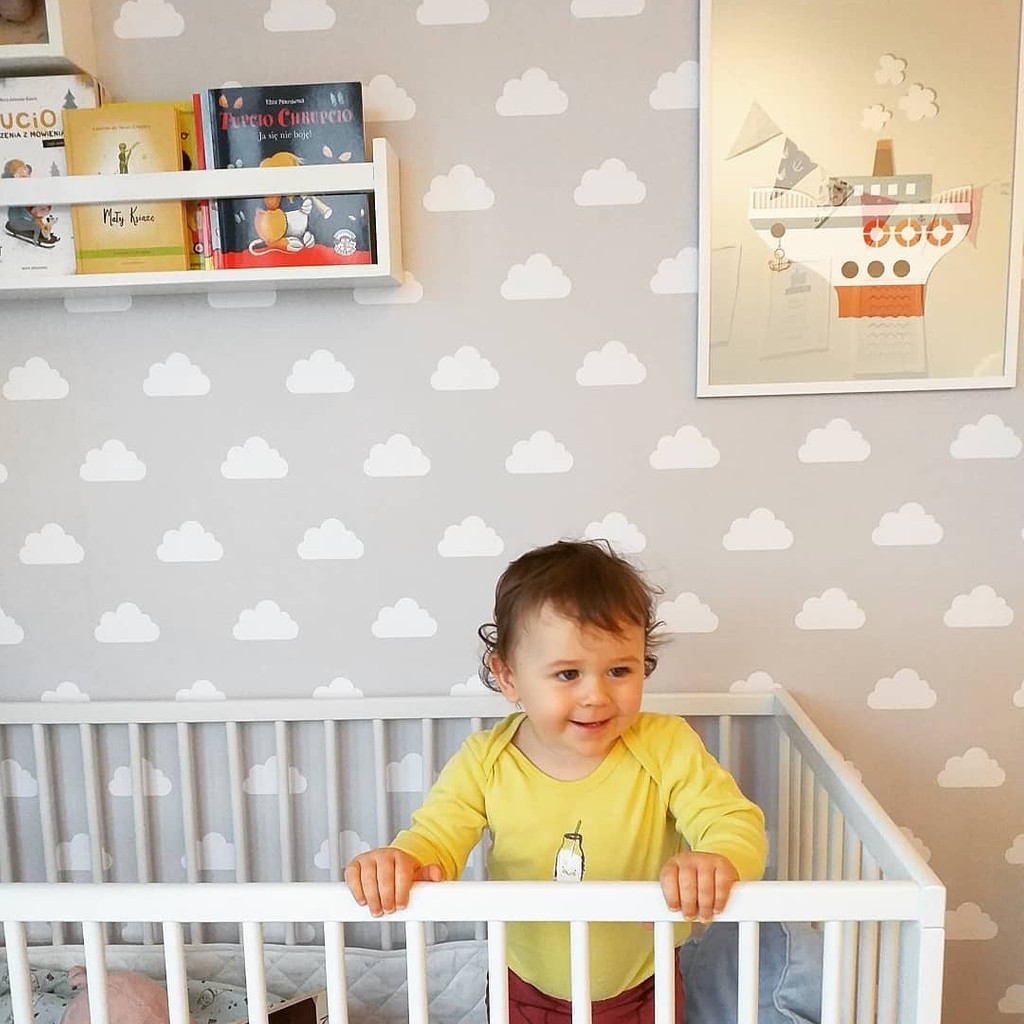 Šedá tapeta s mráčky, mraky bílé, pro děti - Dekoori obrázek 4