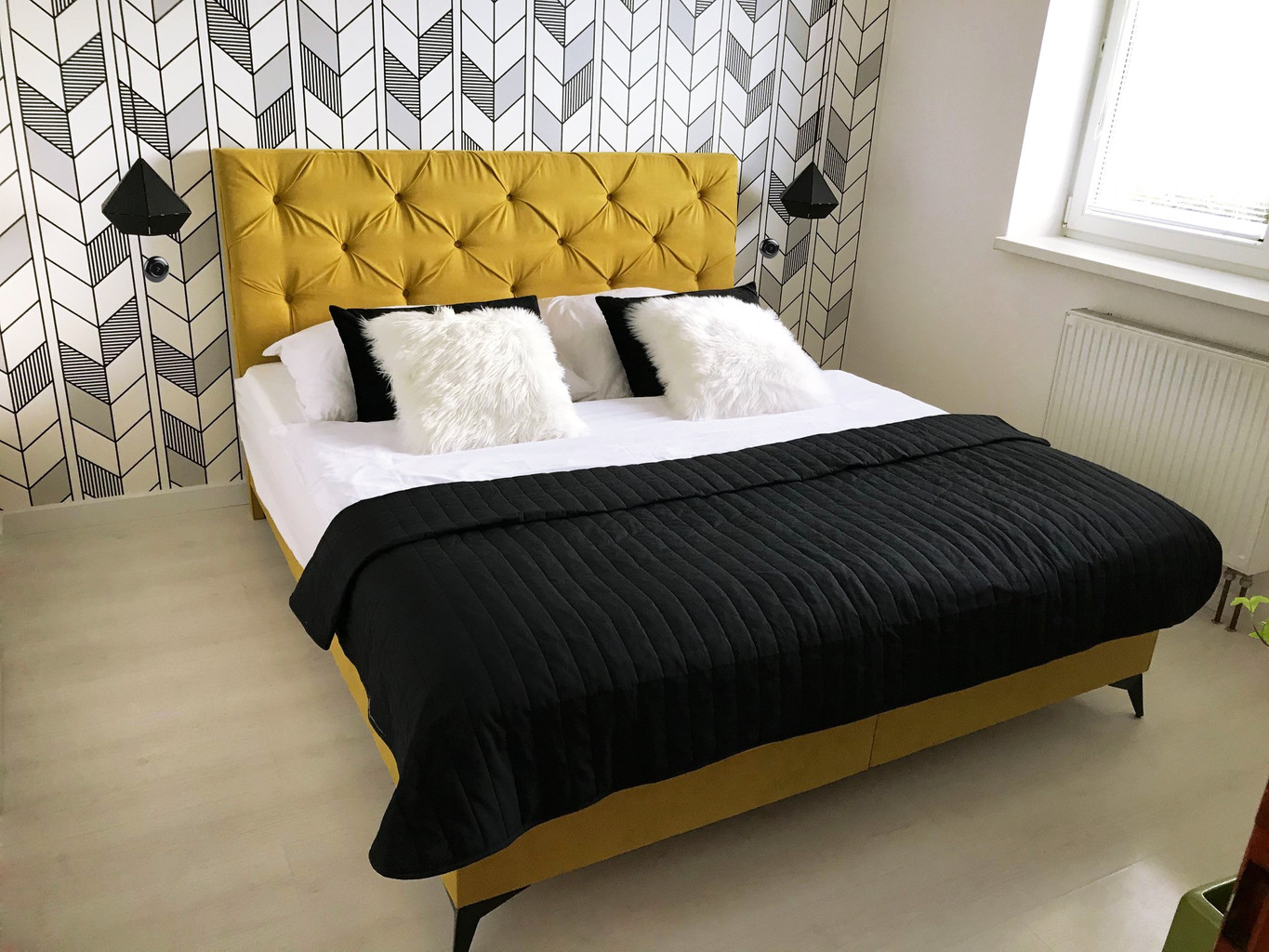 Bílo-černá tapeta se vzorem cik cak, abstraktní, designový obrys - Dekoori obrázek 2