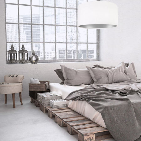 Bílé závěsné svítidlo s velurovým válcovým stínidlem se stříbrným vnitřkem LILIA