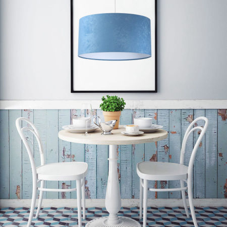 Modro-bílé závěsné svítidlo s velurovým stínidlem ve tvaru válce ANGARIKA