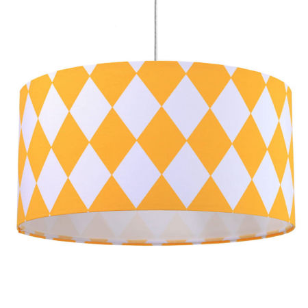 Žluto-bílá závěsná lampa s velurovým válcovým stínidlem s velkými kosočtverci