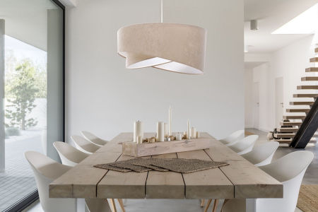 Béžovo-bílé závěsné svítidlo asymetrického tvaru s velurovým stínidlem ARIADNA