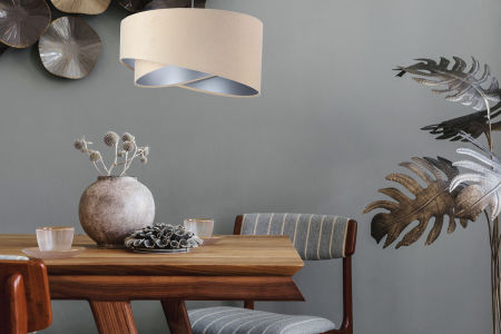 Béžovo-stříbrná závěsná lampa s asymetrickým velurovým stínidlem REANNA