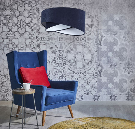 Tmavě modrá závěsná lampa s velurovým asymetrickým stínidlem s bílým vnitřkem LEA