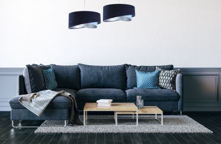 Závěsná lampa s asymetrickým velurovým stínidlem ve dvou odstínech modré se stříbrným vnitřkem LORES