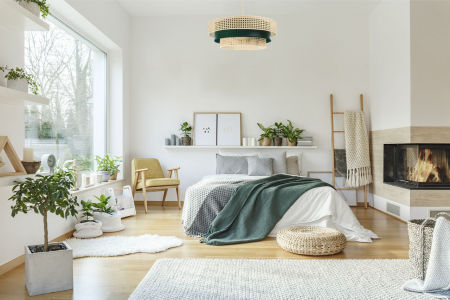 Přírodní, boho závěsná lampa se stínidly z ratanu a z zeleného archu PVC, EKO ROTANG