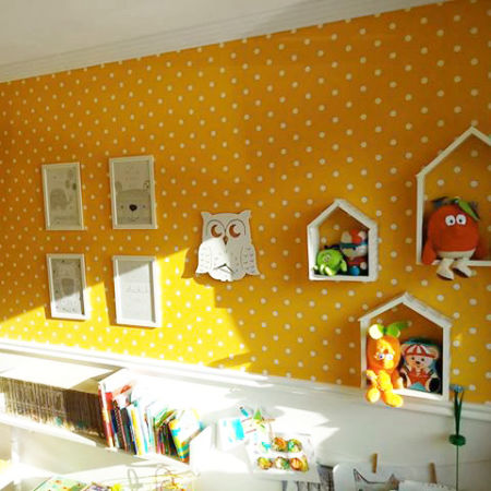 Tapeta kukuřicová (žlutá/oranžová) s malými, bílými puntíky, tečky 2 cm