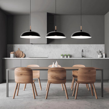 Černá moderní skandinávská stropní lampa VERSI, široké stínidlo, kov a dřevo