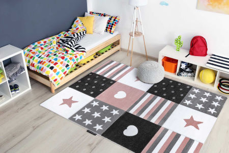 Dekorativní patchworkový dětský koberec pro dívku se srdíčky, hvězdami a puntíky PETIT TEENY růžová, šedá, bílá