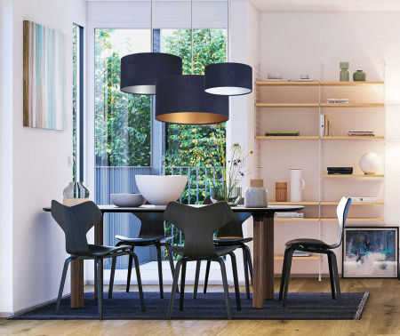 Tmavě modrá závěsná lampa s velurovým válcovým stínidlem se zlatým vnitřkem LOBELIA