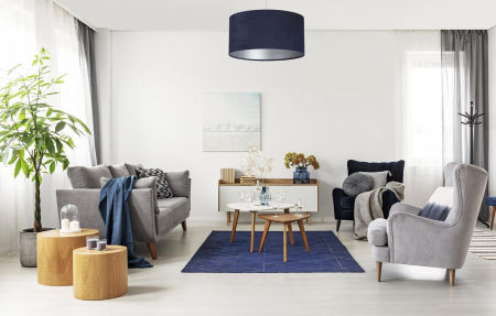 Tmavě modro-stříbrná závěsná lampa s válcovým velurovým stínidlem LOBELIA