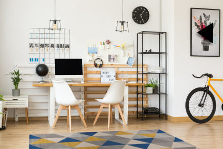 Světlý barevný geometrický koberec se žlutými, šedými a modrými trojúhelníky River Stream 04