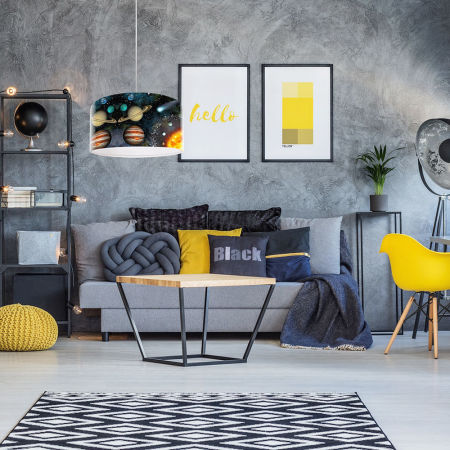 Černá závěsná lampa s latexovým stínidlem s vesmírnou tématikou, válcová KOSMOS