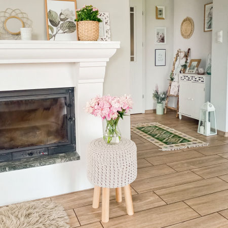 Rustikální dekorativní pouf, stolička se světle béžovým šňůrkovým potahem