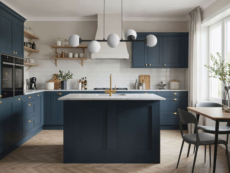 Černé svítidlo, lustr na lanku, s podlouhlou krytkou a skleněnými koulemi - FINO