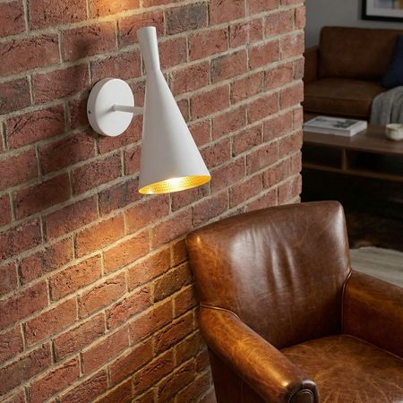Moderní bílá nástěnná lampa FOGGI W1 zlatý vnitřek, vertikální lampička