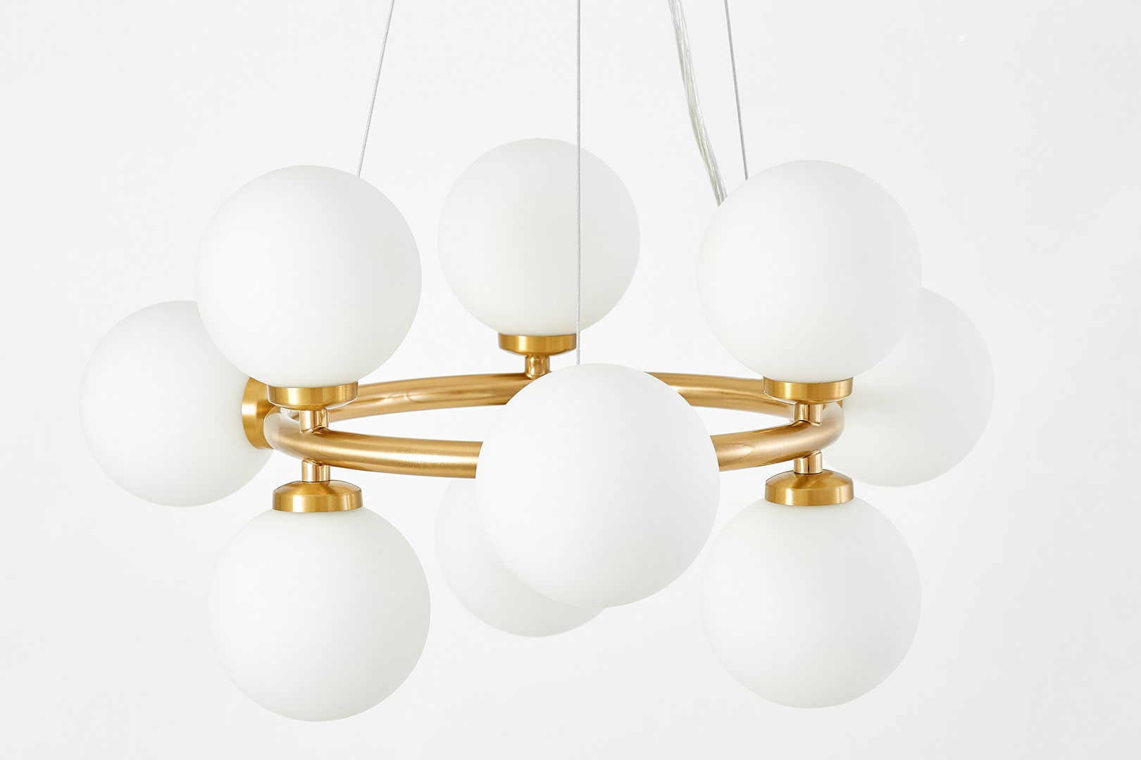 Vícebodová závěsná lampa MARSIADA v mosazné barvě, moderní bílá stínidla ve tvaru koule - Lumina Deco obrázek 4