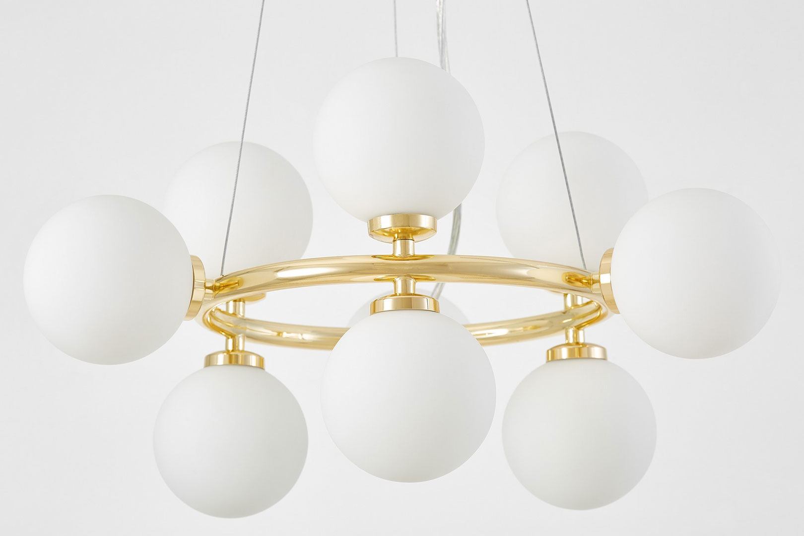 Zlatý lustr, bílé skleněné koule, klasická zlatá, glamour závěsná lampa - MARSIADA - Lumina Deco obrázek 3